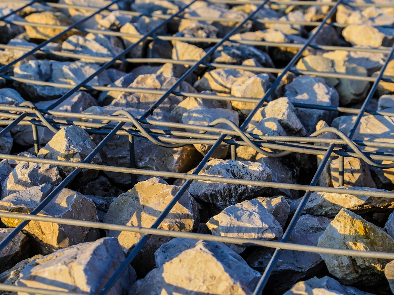 Photograph of a gabion by Monika P from pixabay.